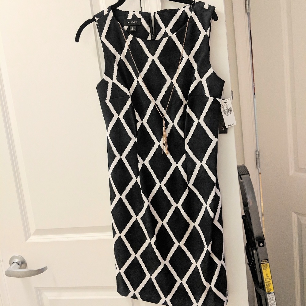 *NEW Shift Dress w/ Necklace - Picture 2 of 7